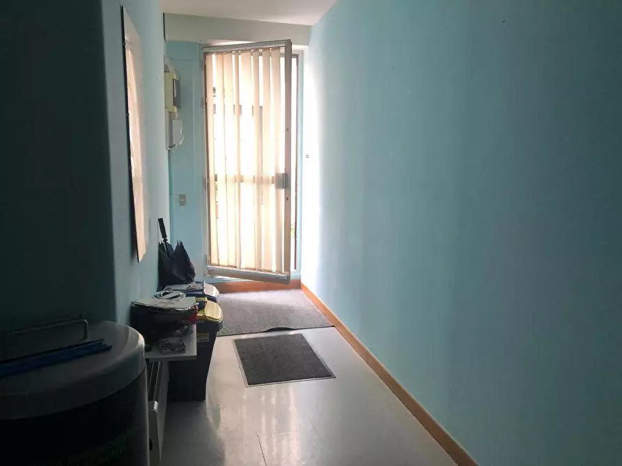 Immagine 2 di Locale commerciale in affitto  a Vinci