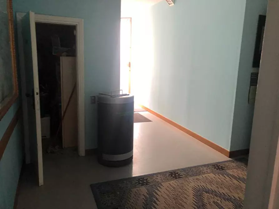 Immagine 3 di Locale commerciale in affitto  a Vinci