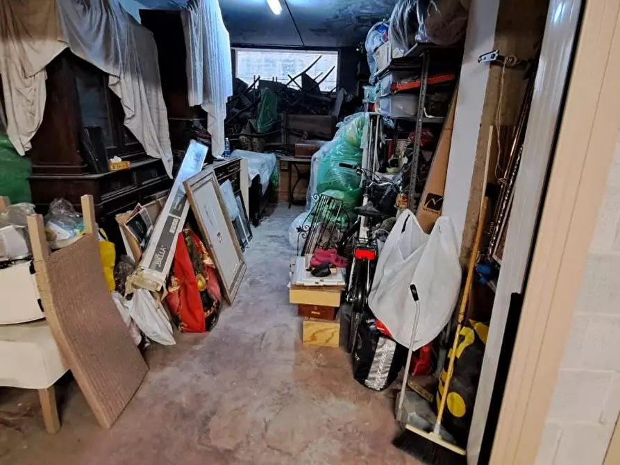 Immagine 3 di Garage in vendita  a Livorno