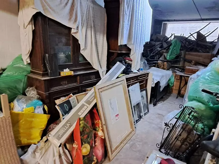 Immagine 22 di Garage in vendita  a Livorno