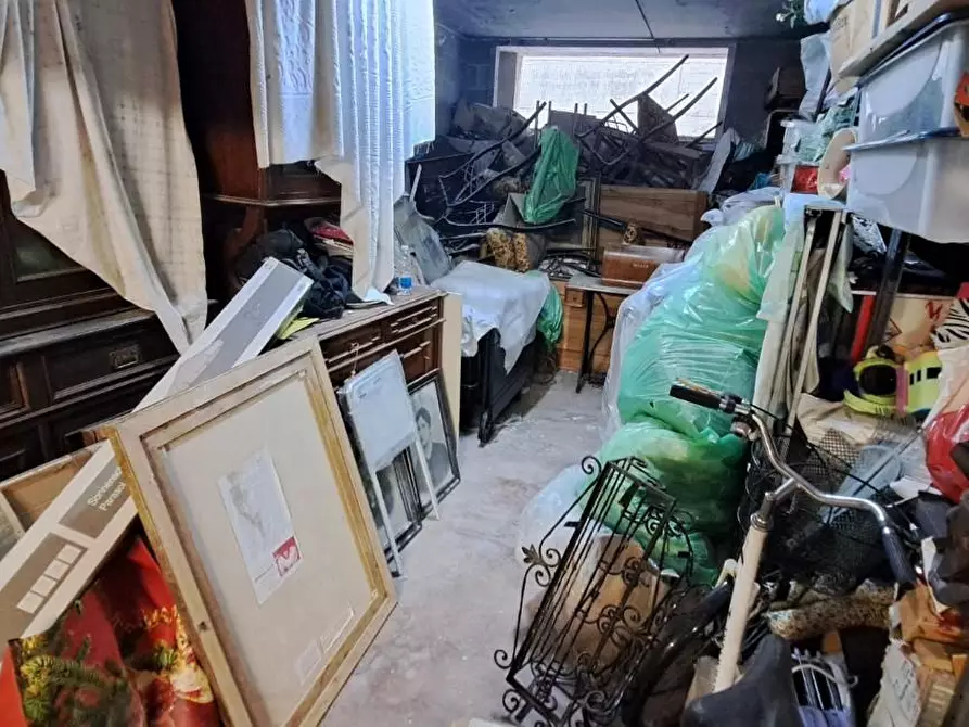 Immagine 16 di Garage in vendita  a Livorno