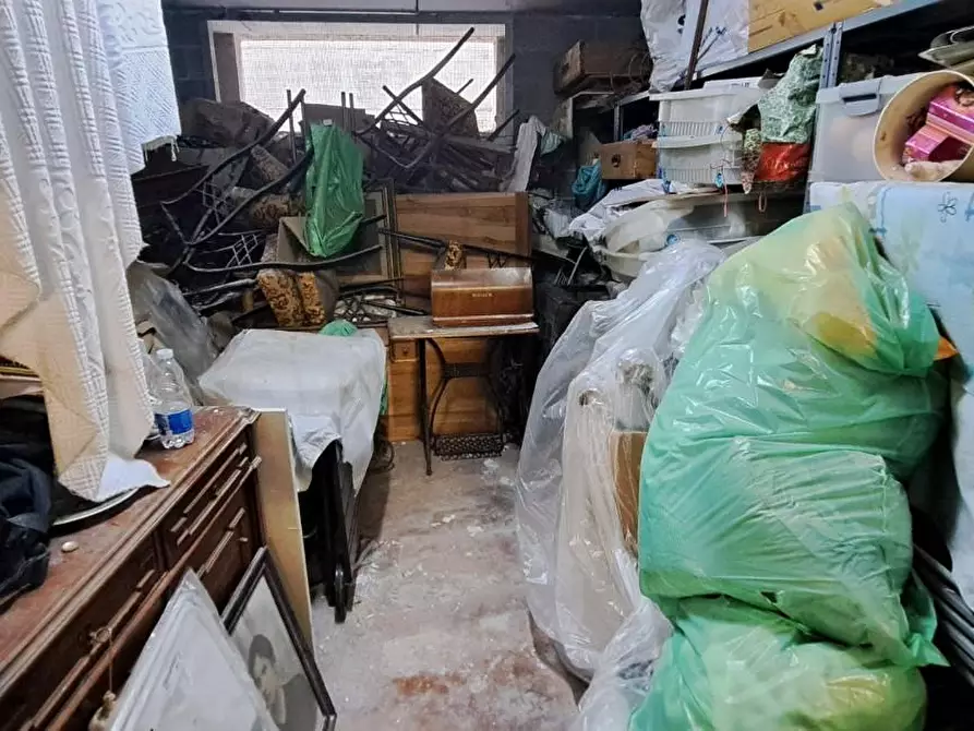 Immagine 15 di Garage in vendita  a Livorno