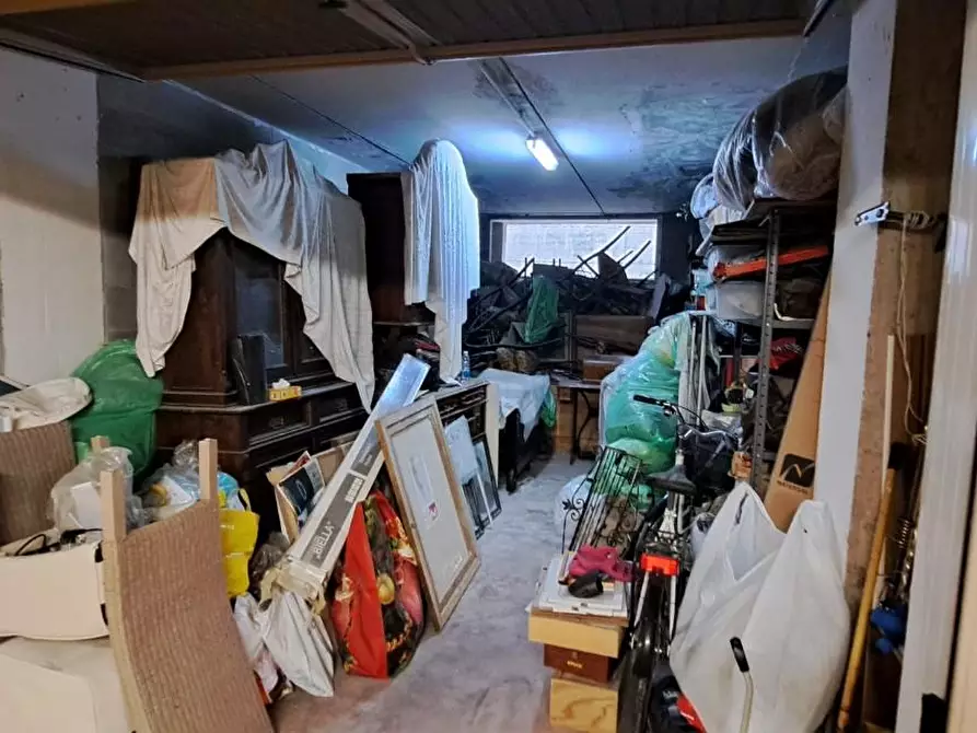 Immagine 4 di Garage in vendita  a Livorno