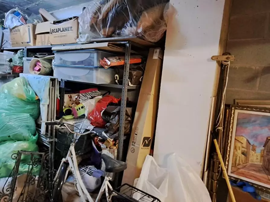 Immagine 18 di Garage in vendita  a Livorno
