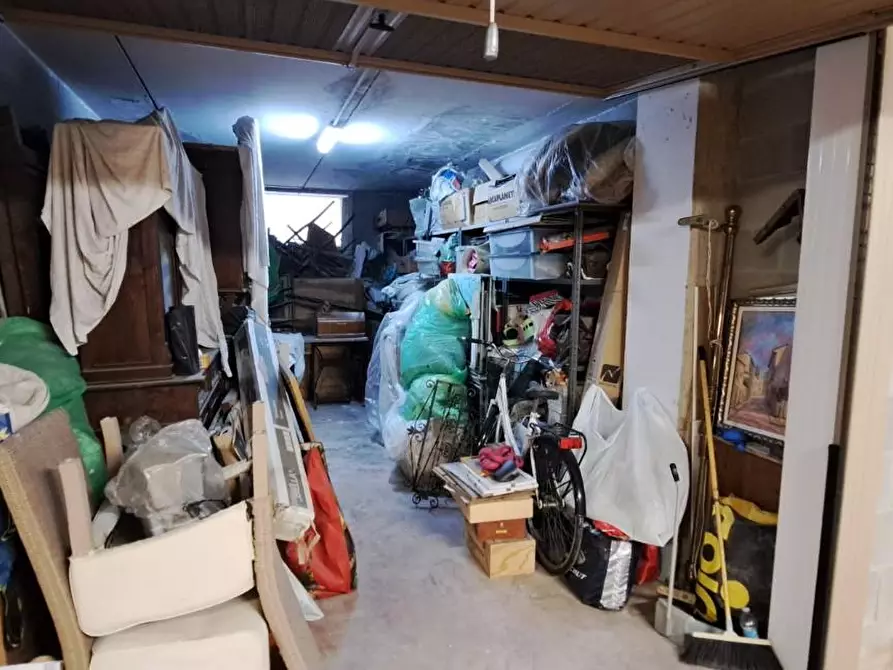 Immagine 6 di Garage in vendita  a Livorno