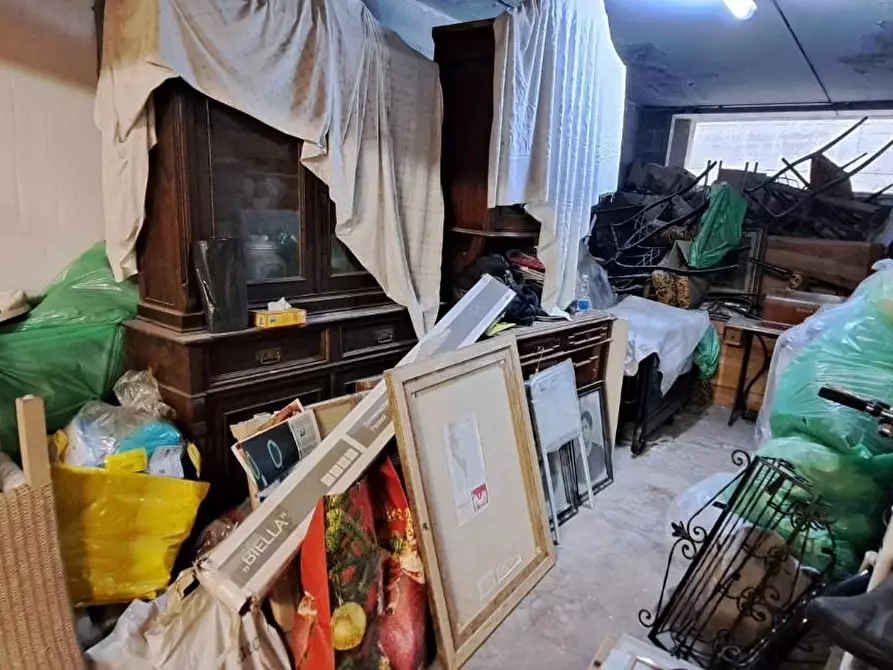 Immagine 21 di Garage in vendita  a Livorno