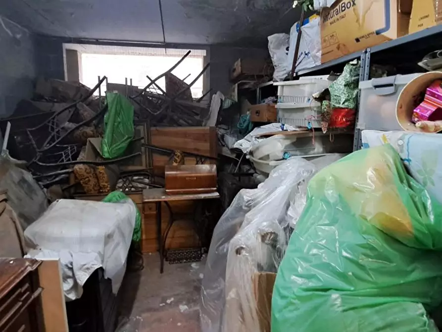 Immagine 13 di Garage in vendita  a Livorno