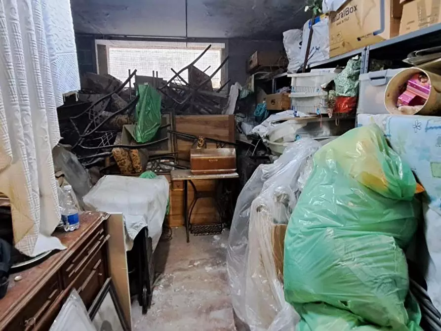 Immagine 14 di Garage in vendita  a Livorno