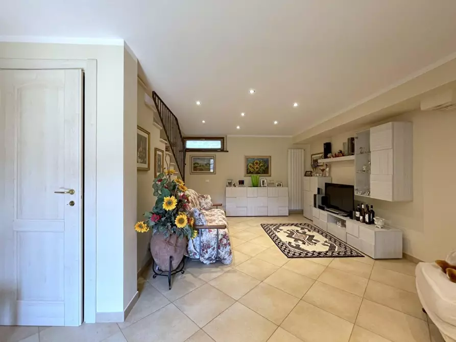 Immagine 18 di Villetta a schiera in vendita  a Camaiore