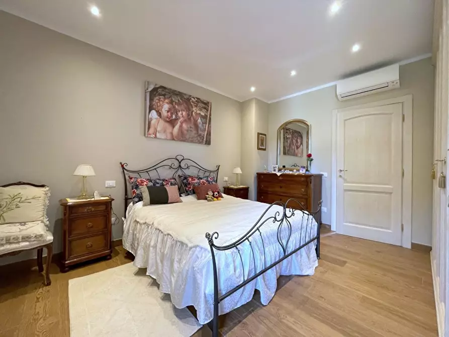 Immagine 27 di Villetta a schiera in vendita  a Camaiore