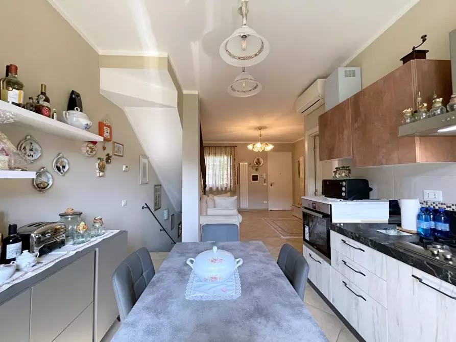 Immagine 9 di Villetta a schiera in vendita  a Camaiore