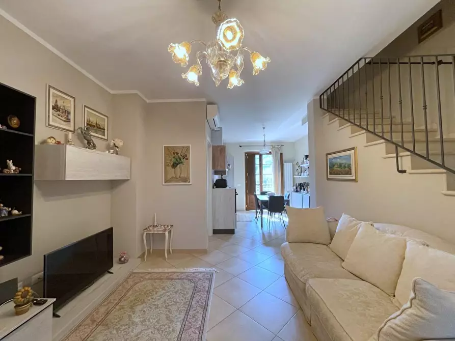 Immagine 3 di Villetta a schiera in vendita  a Camaiore