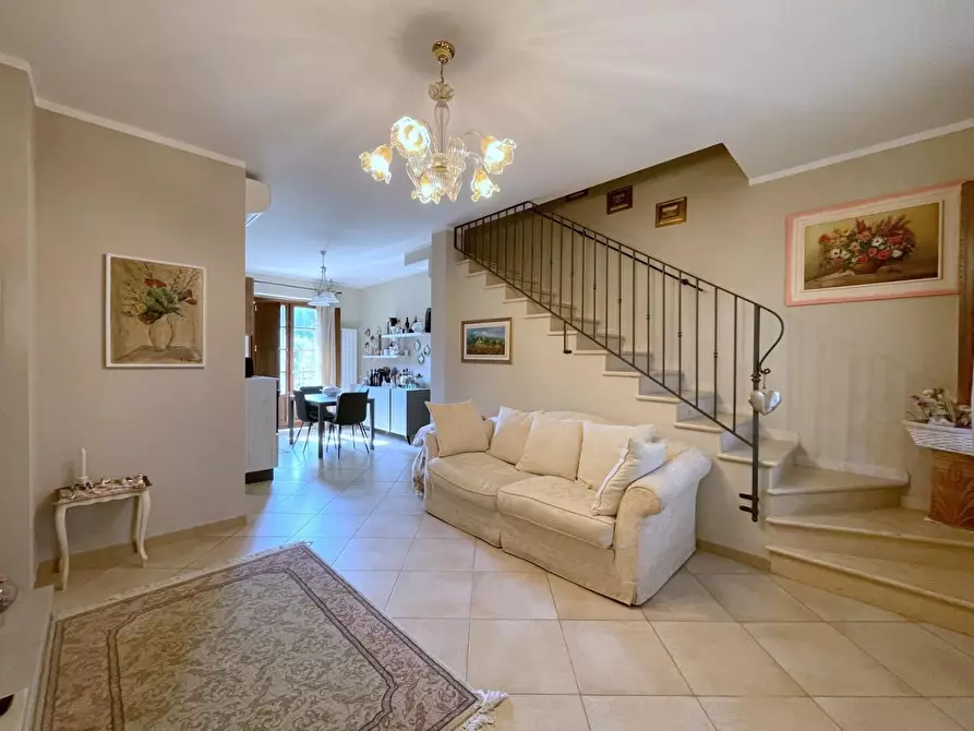 Immagine 2 di Villetta a schiera in vendita  a Camaiore