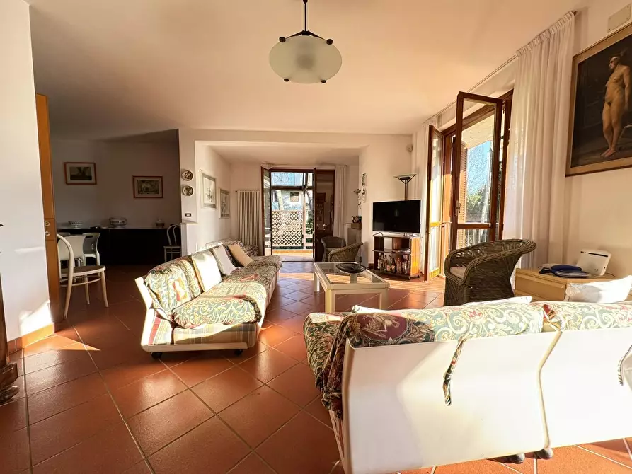 Immagine 24 di Villa in vendita  a Massa
