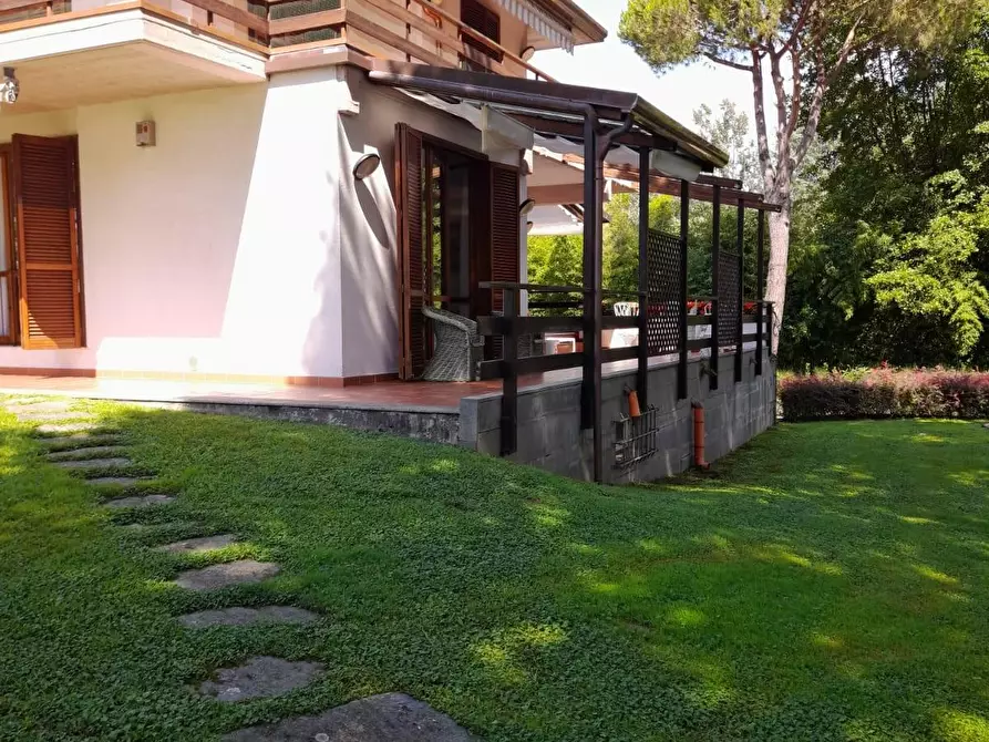 Immagine 6 di Villa in vendita  a Massa