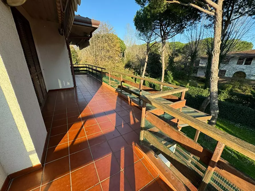 Immagine 40 di Villa in vendita  a Massa