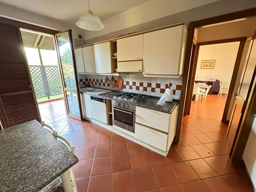 Immagine 26 di Villa in vendita  a Massa