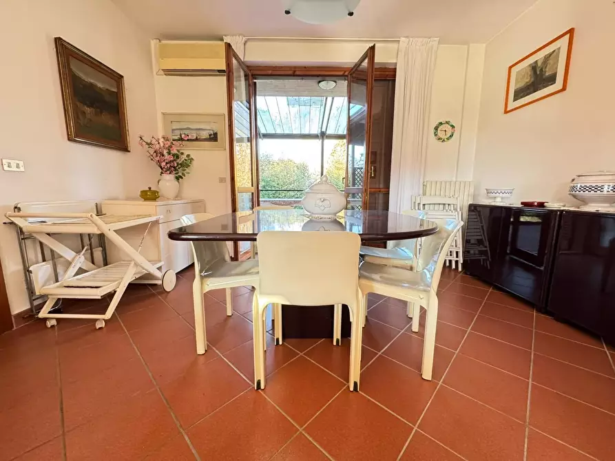 Immagine 27 di Villa in vendita  a Massa