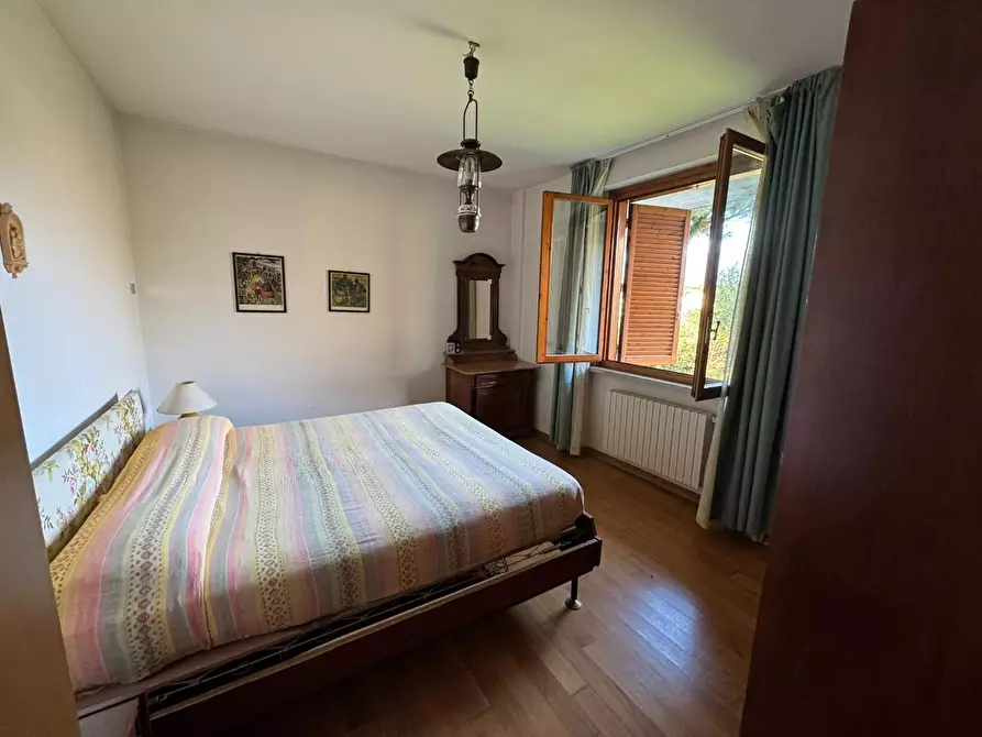 Immagine 53 di Villa in vendita  a Massa