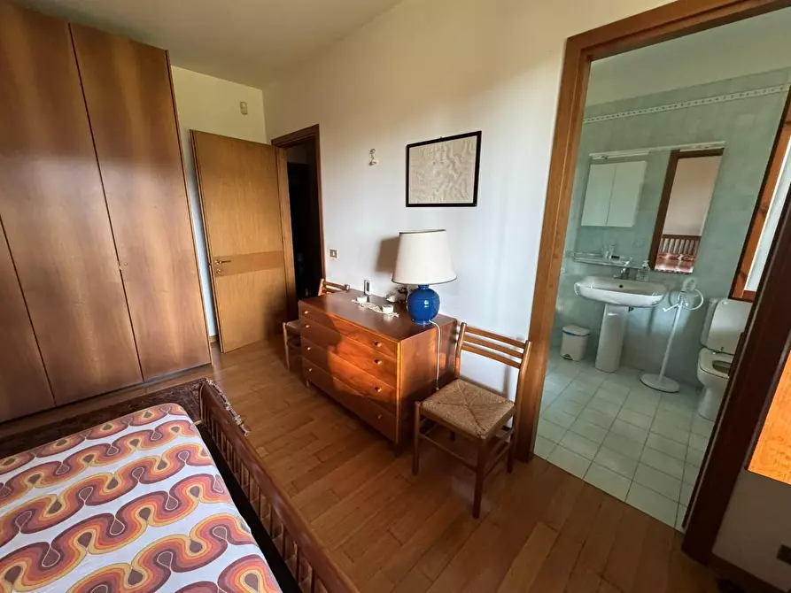 Immagine 32 di Villa in vendita  a Massa