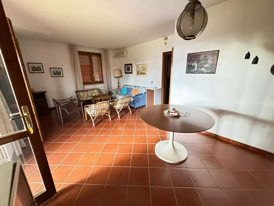 Immagine 46 di Villa in vendita  a Massa