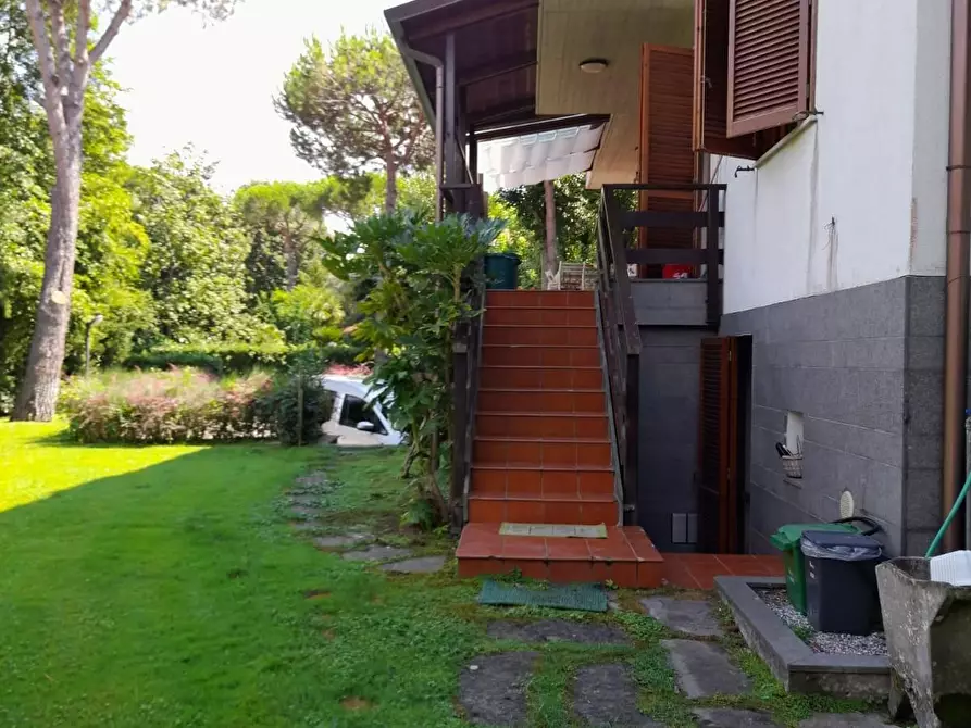 Immagine 12 di Villa in vendita  a Massa