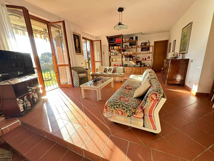 Immagine 22 di Villa in vendita  a Massa