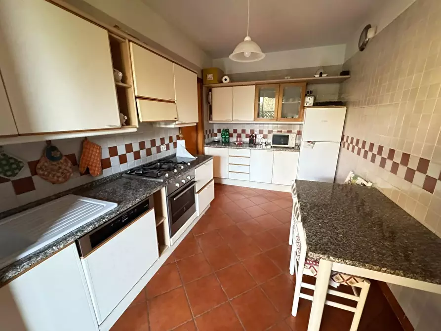 Immagine 25 di Villa in vendita  a Massa