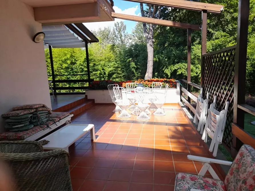 Immagine 5 di Villa in vendita  a Massa