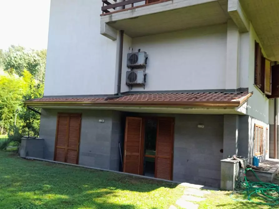 Immagine 3 di Villa in vendita  a Massa