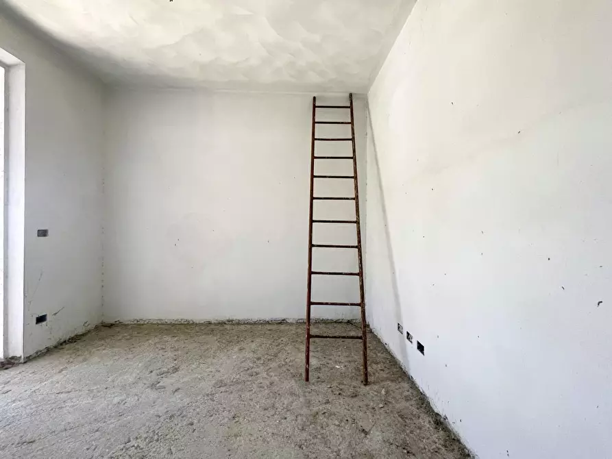 Immagine 30 di Casa bifamiliare in vendita  a Camaiore