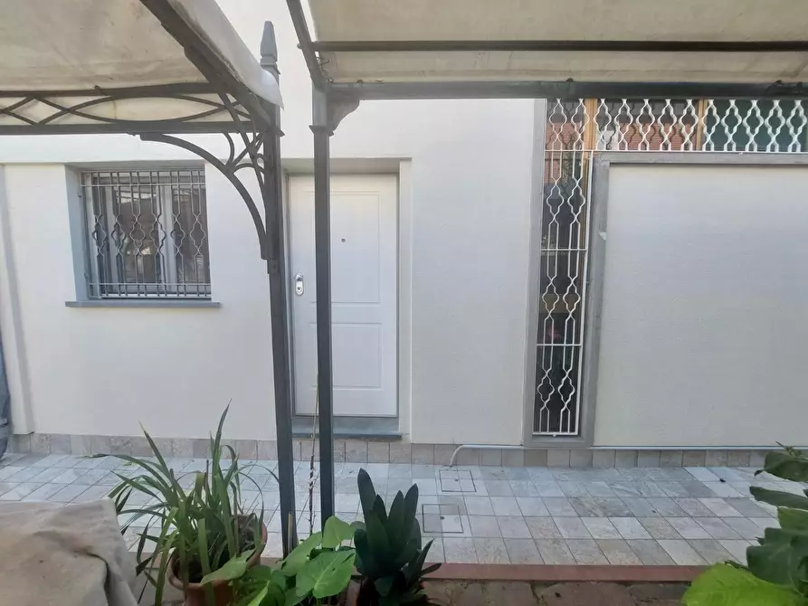 Immagine 1 di Casa bifamiliare in vendita  a Viareggio