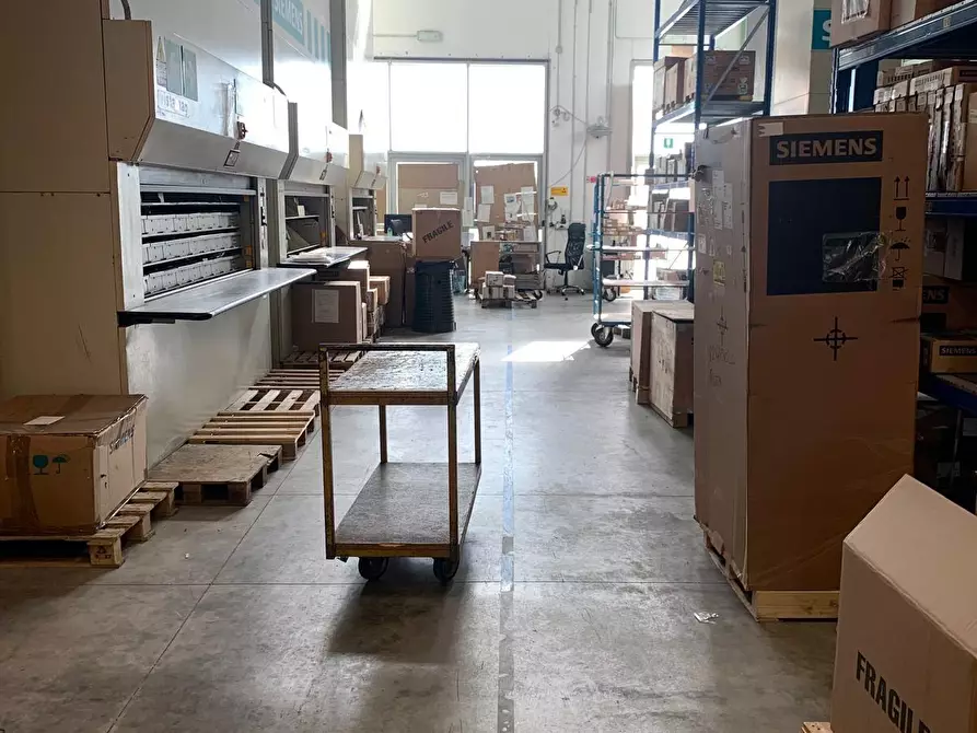 Immagine 3 di Attività artigianale in vendita  a Livorno