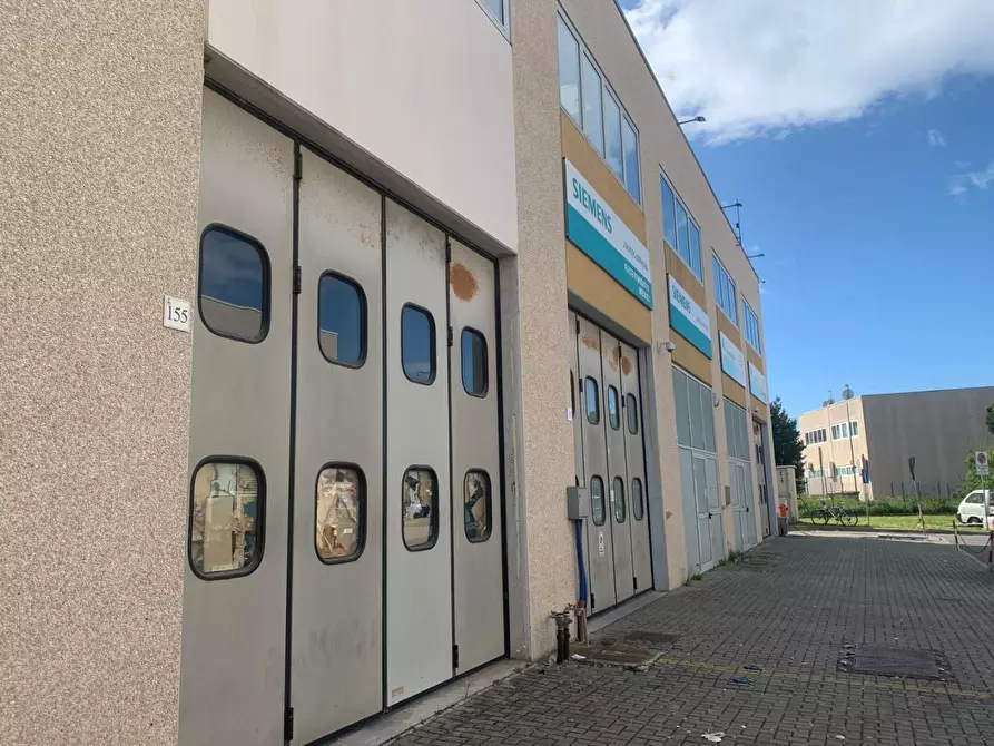 Immagine 1 di Attività artigianale in vendita  a Livorno