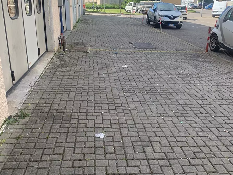 Immagine 5 di Attività artigianale in vendita  a Livorno