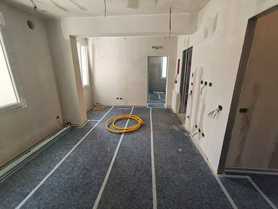 Immagine 1 di Appartamento in vendita  a Lucca