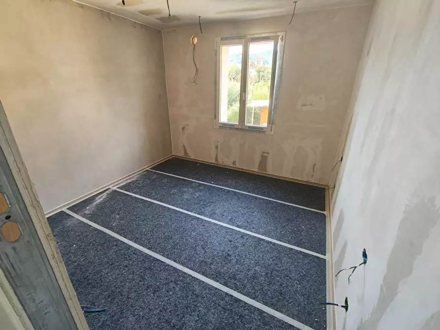 Immagine 9 di Appartamento in vendita  a Lucca