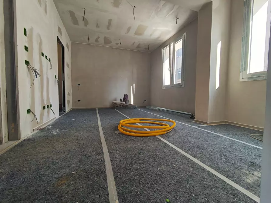 Immagine 10 di Appartamento in vendita  a Lucca