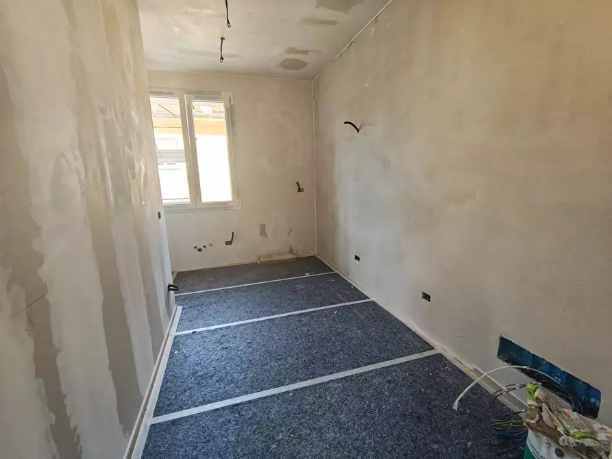 Immagine 4 di Appartamento in vendita  a Lucca