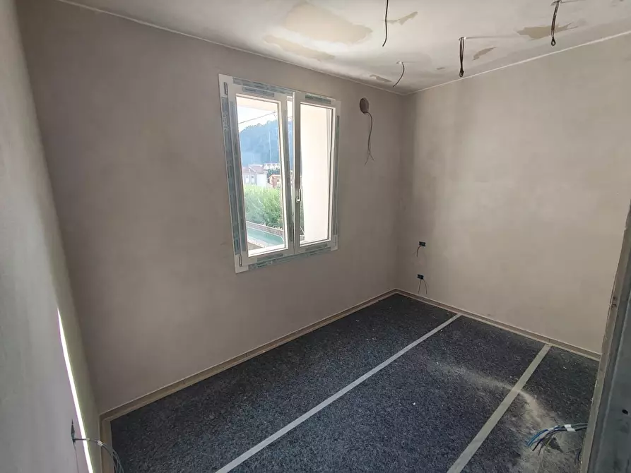 Immagine 7 di Appartamento in vendita  a Lucca