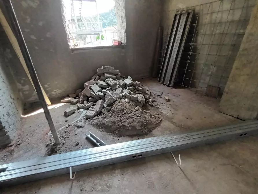 Immagine 11 di Appartamento in vendita  a Lucca