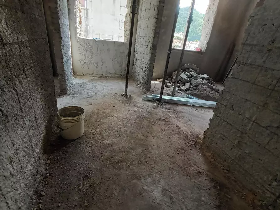 Immagine 9 di Appartamento in vendita  a Lucca