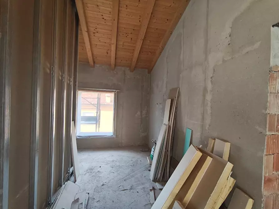 Immagine 14 di Appartamento in vendita  a Lucca