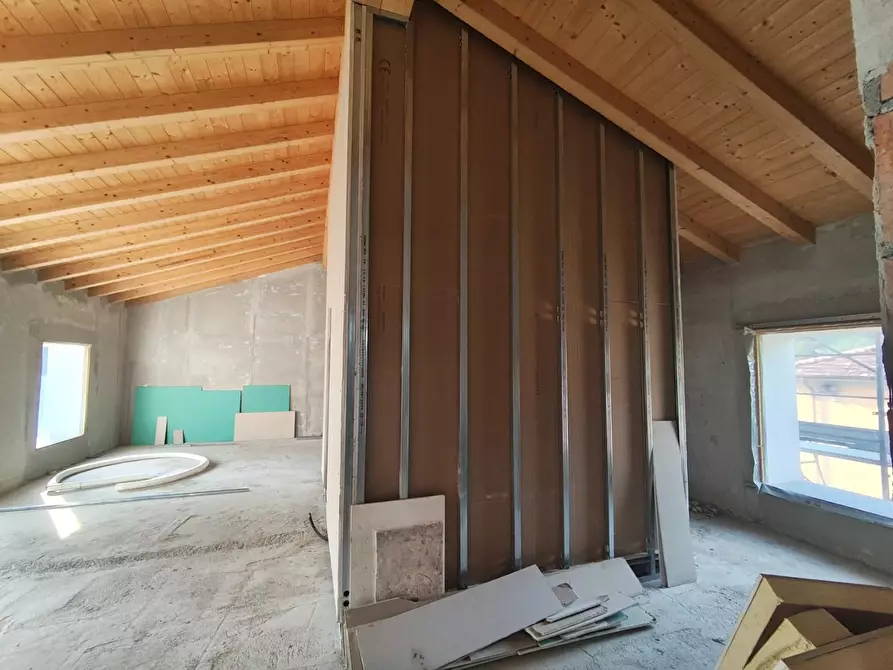 Immagine 17 di Appartamento in vendita  a Lucca