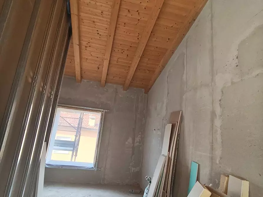 Immagine 15 di Appartamento in vendita  a Lucca