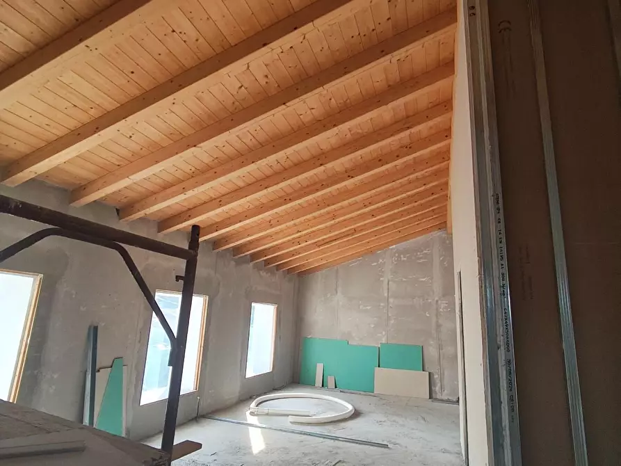 Immagine 23 di Appartamento in vendita  a Lucca