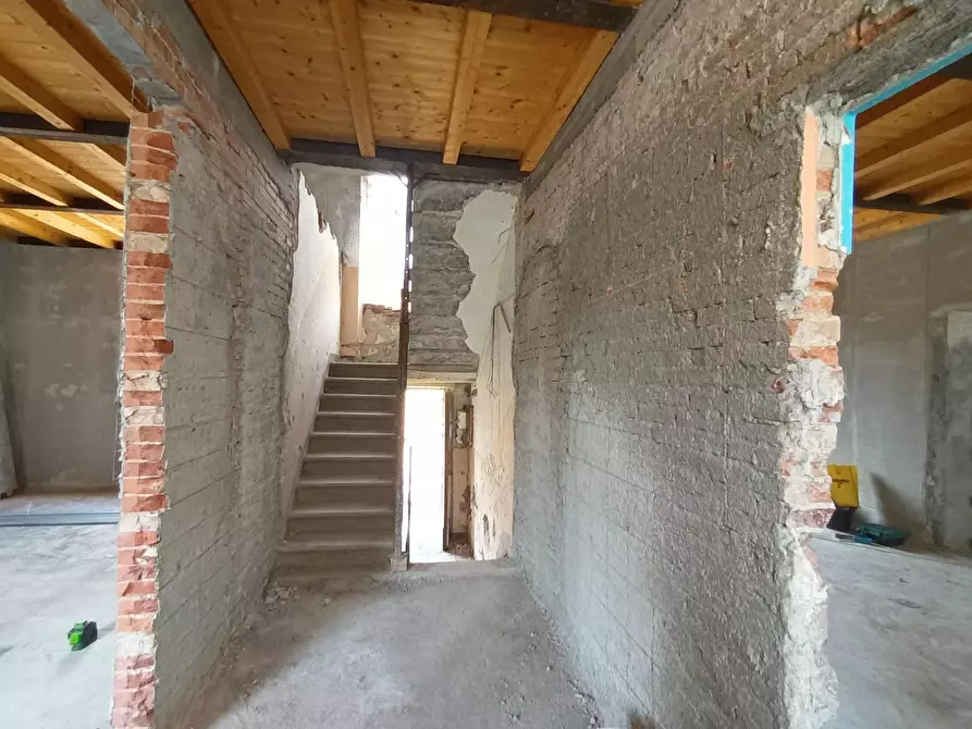 Immagine 7 di Appartamento in vendita  a Lucca