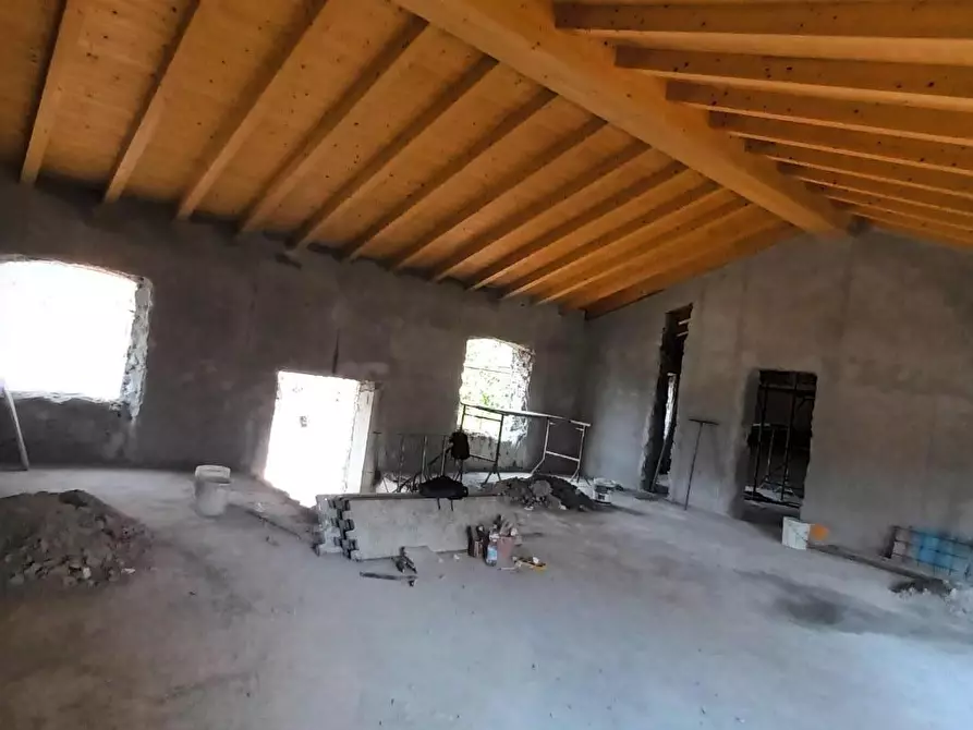 Immagine 4 di Appartamento in vendita  a Lucca