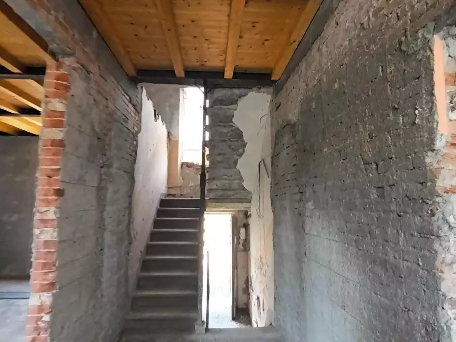 Immagine 8 di Appartamento in vendita  a Lucca