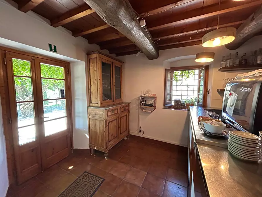 Immagine 34 di Casa colonica in vendita  a Carmignano